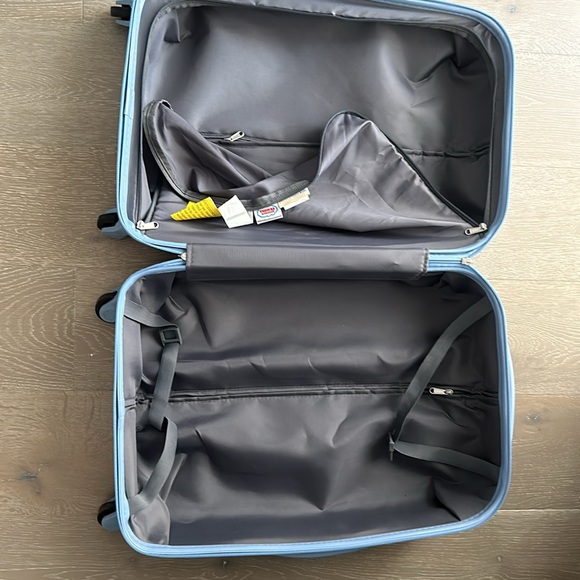 Thomas the Train hard sided luggage - Picture 7 of 8